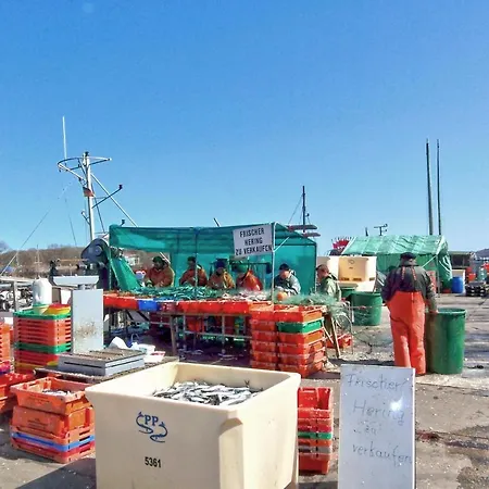 Gutshof Ostseeblick Ferienwohnung 02 * Neuendorf (Rugen)