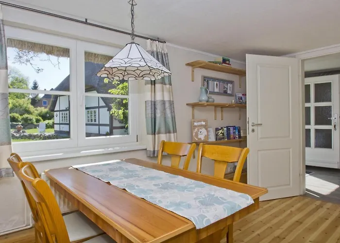 Gutshof Ostseeblick Ferienwohnung 02 * Neuendorf (Rugen)