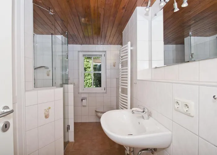 Gutshof Ostseeblick Ferienwohnung 02 * Neuendorf (Rugen)